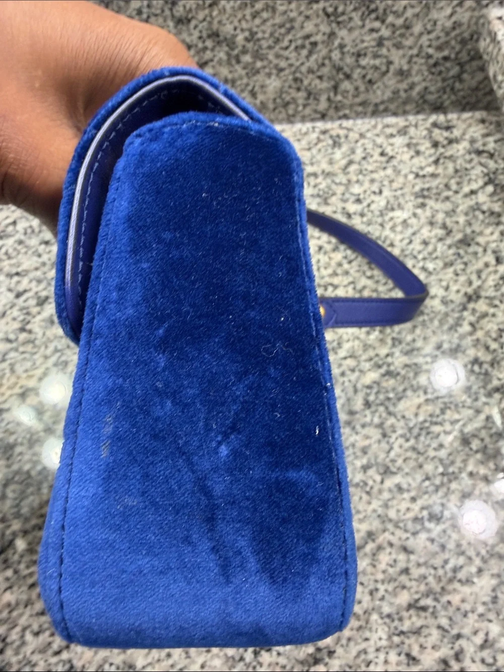 Gucci Royal Blue Velvet Shoulder Bag with Gold Hardware - Picture 2 of 9